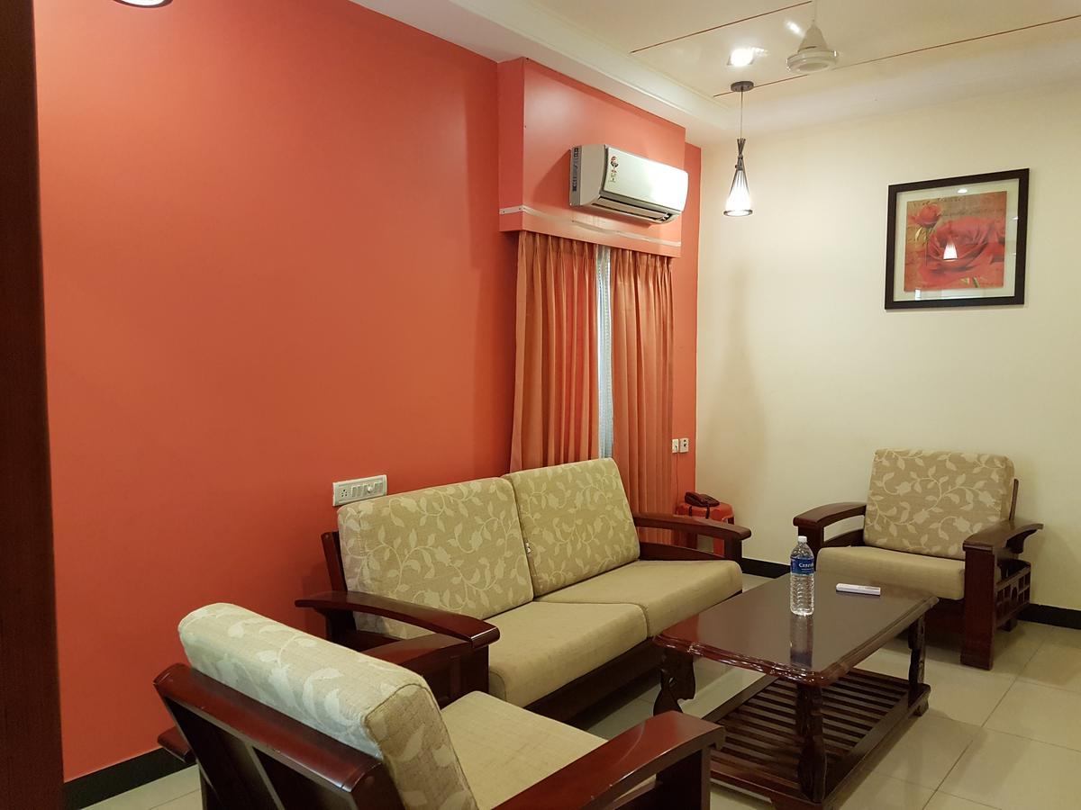 Hotel Subhalakshmi Palace Karaikudi Kültér fotó