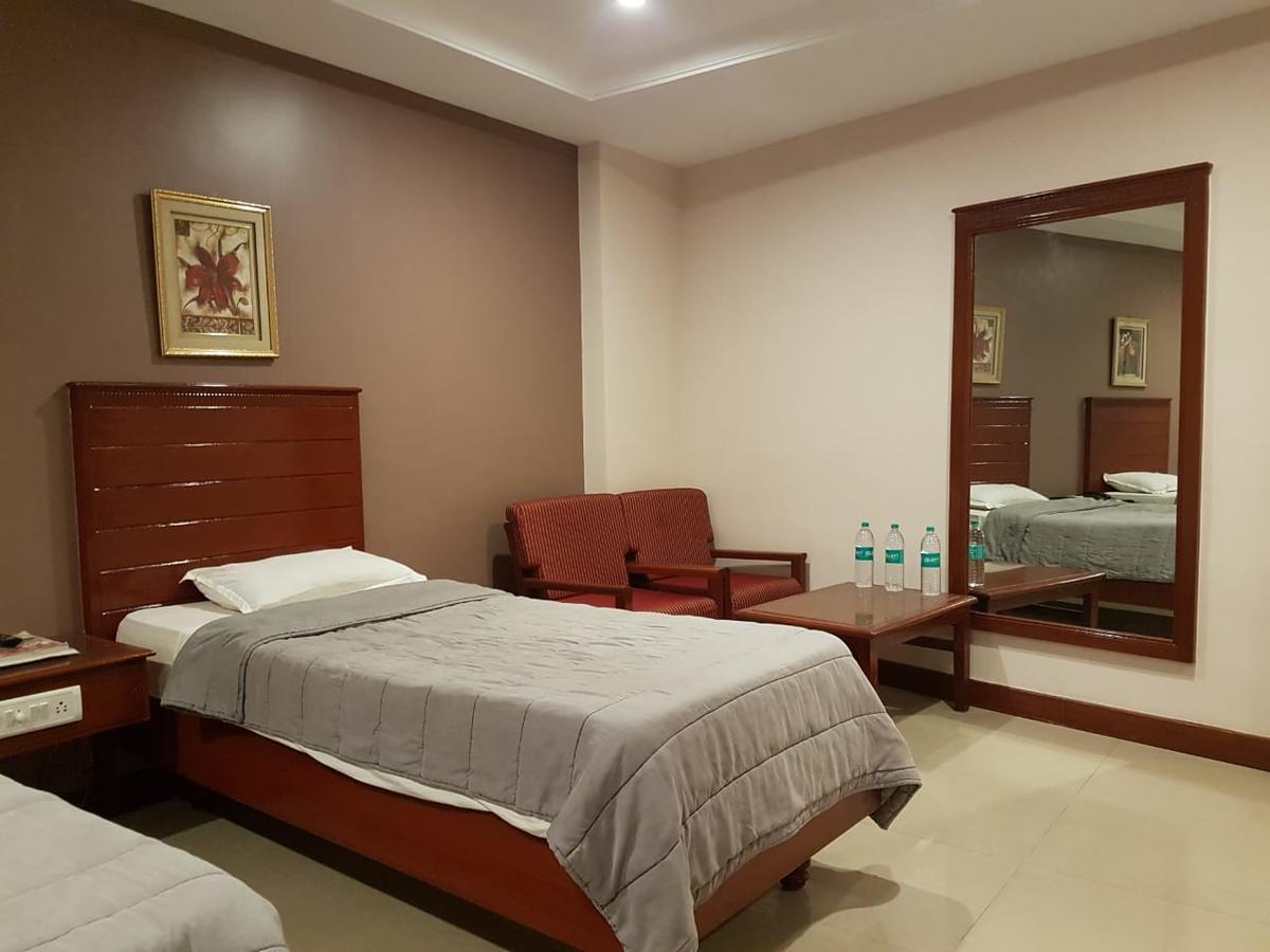 Hotel Subhalakshmi Palace Karaikudi Kültér fotó