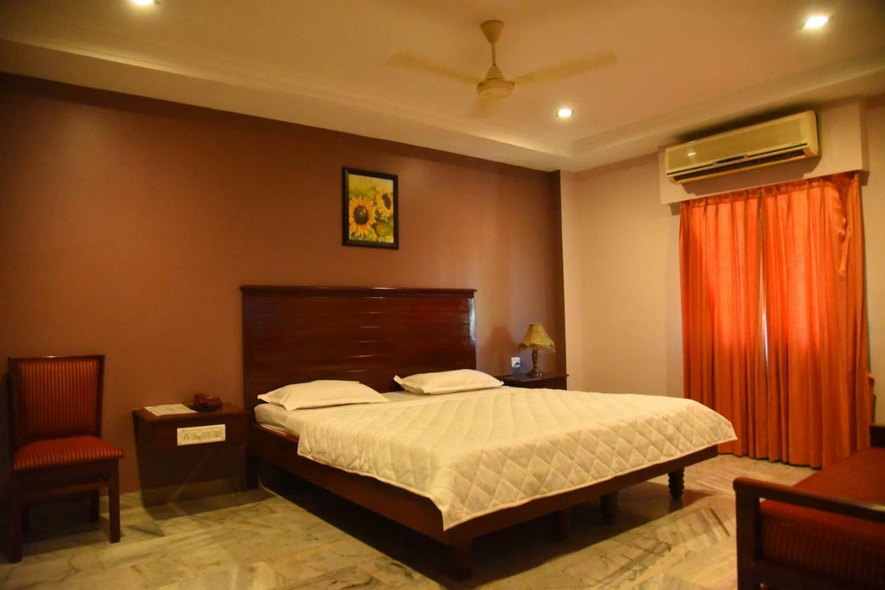 Hotel Subhalakshmi Palace Karaikudi Kültér fotó