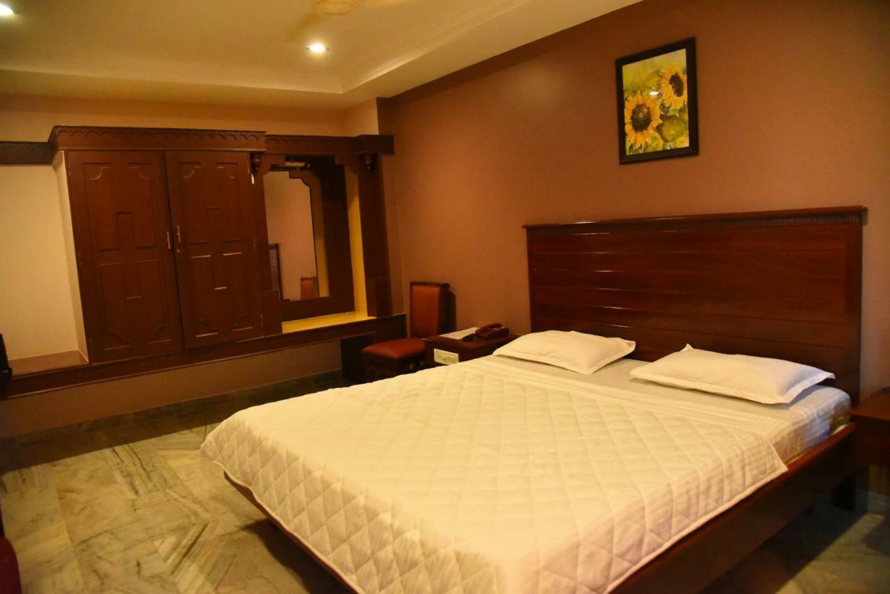 Hotel Subhalakshmi Palace Karaikudi Kültér fotó