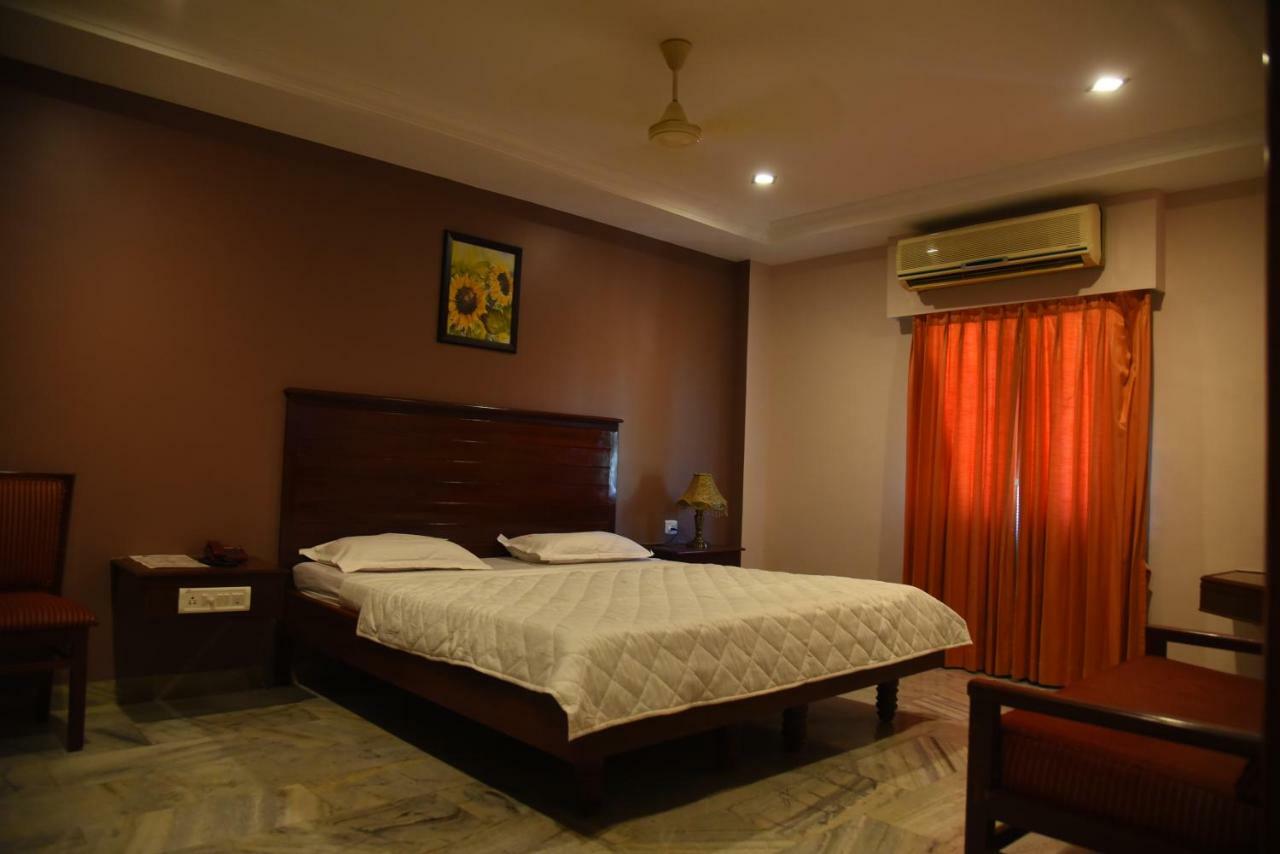Hotel Subhalakshmi Palace Karaikudi Kültér fotó
