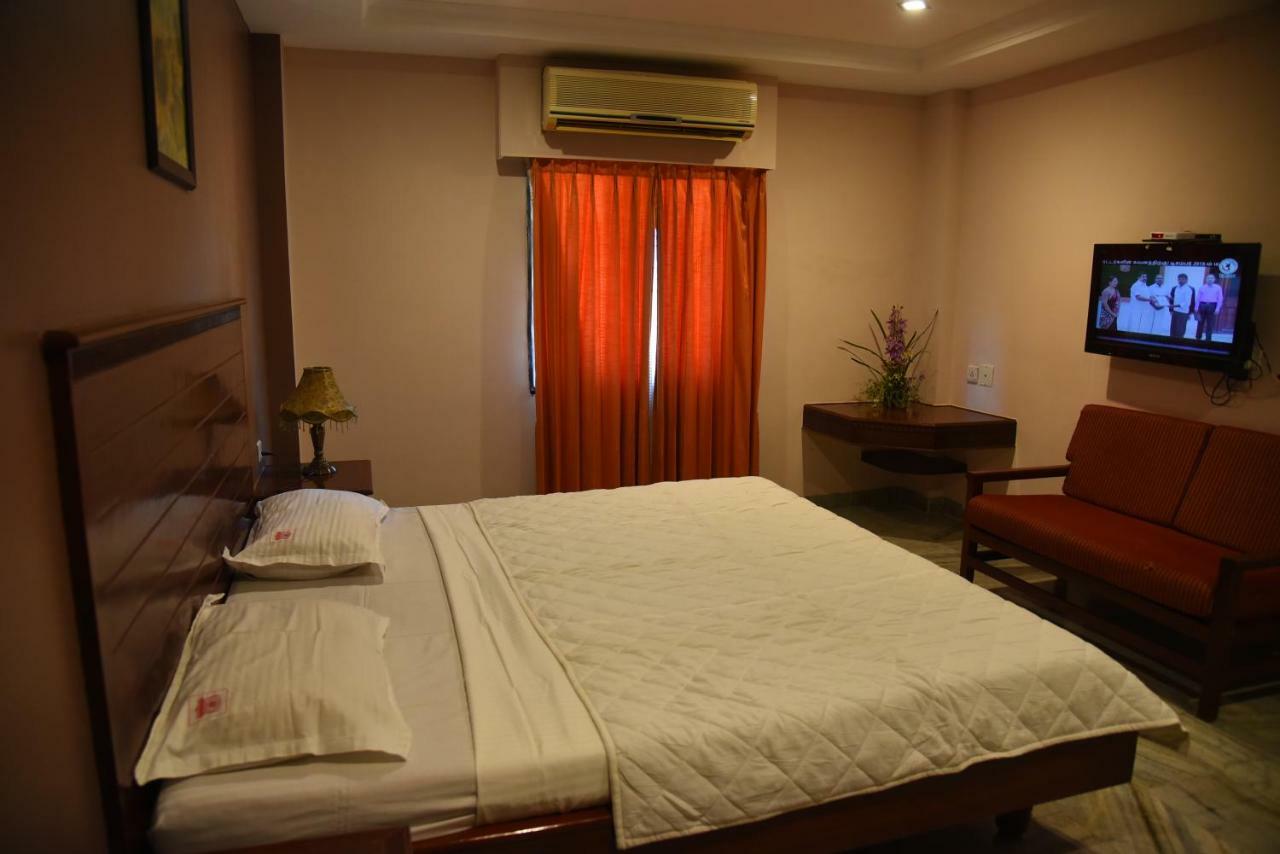 Hotel Subhalakshmi Palace Karaikudi Kültér fotó