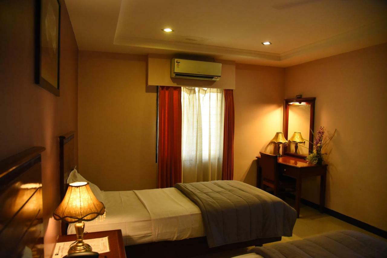 Hotel Subhalakshmi Palace Karaikudi Kültér fotó