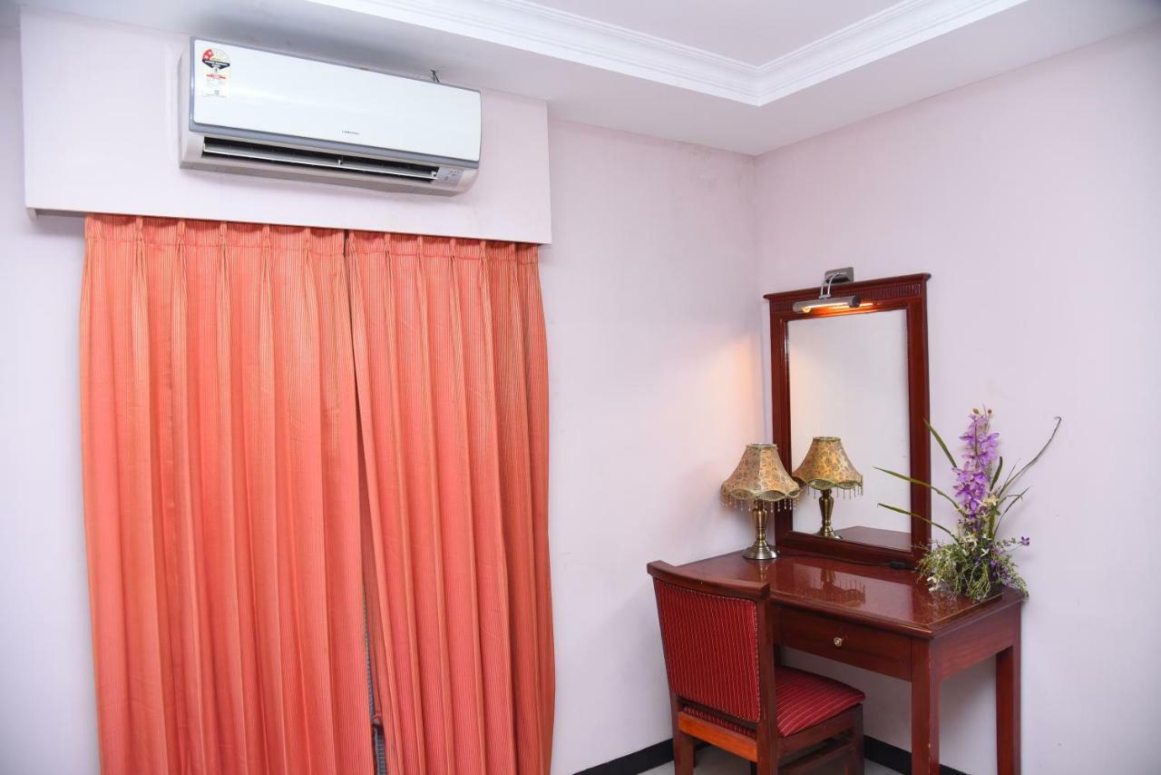 Hotel Subhalakshmi Palace Karaikudi Kültér fotó