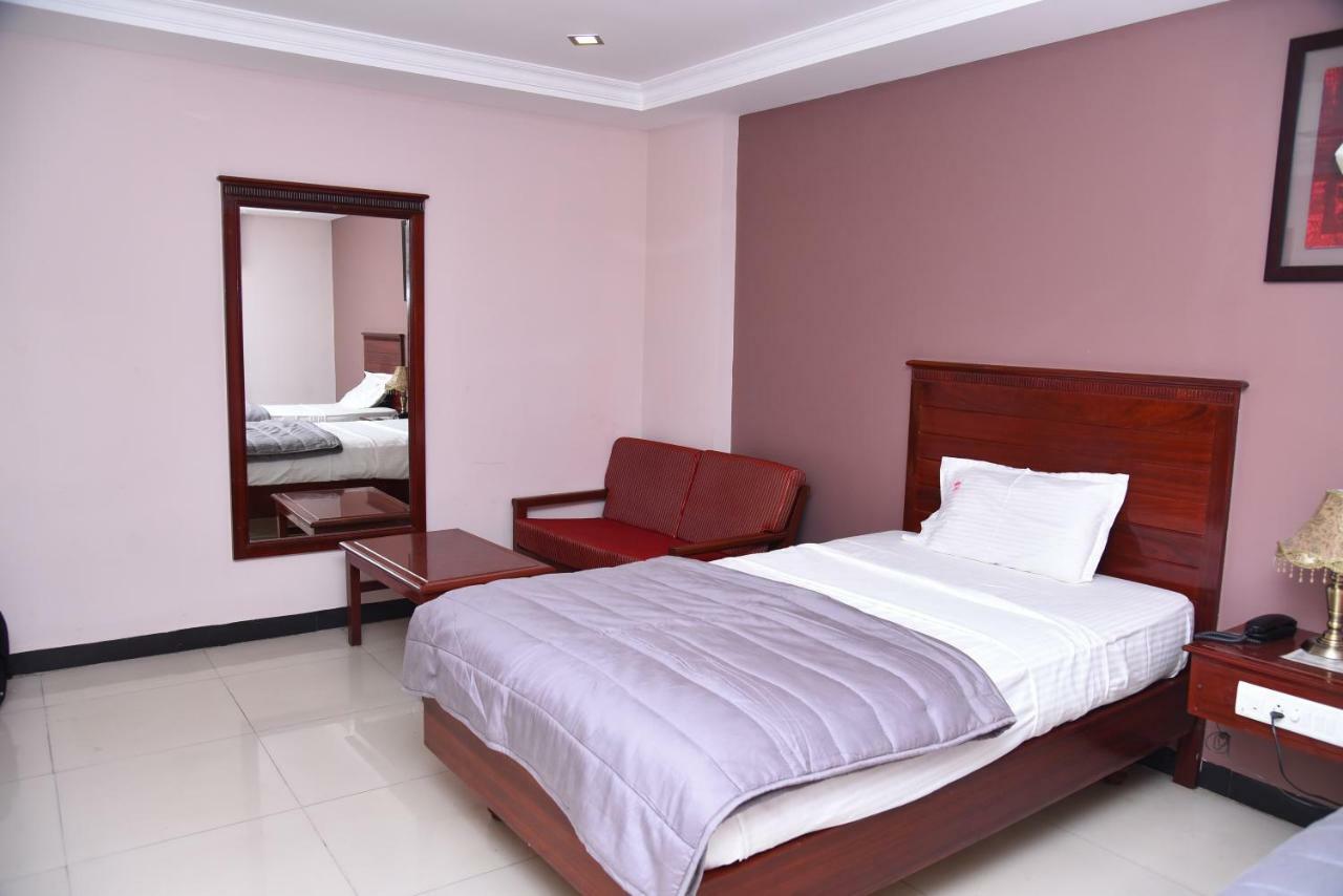 Hotel Subhalakshmi Palace Karaikudi Kültér fotó