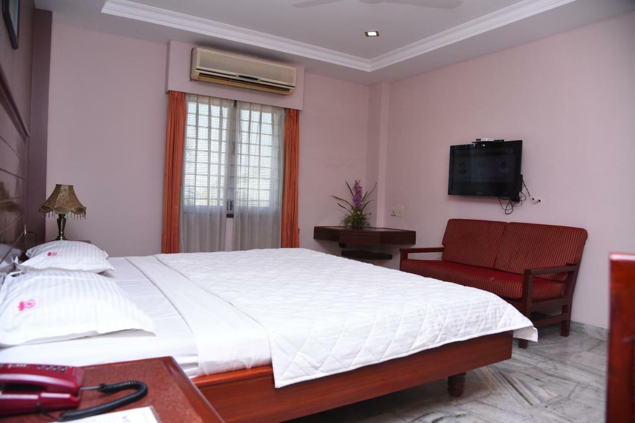 Hotel Subhalakshmi Palace Karaikudi Kültér fotó
