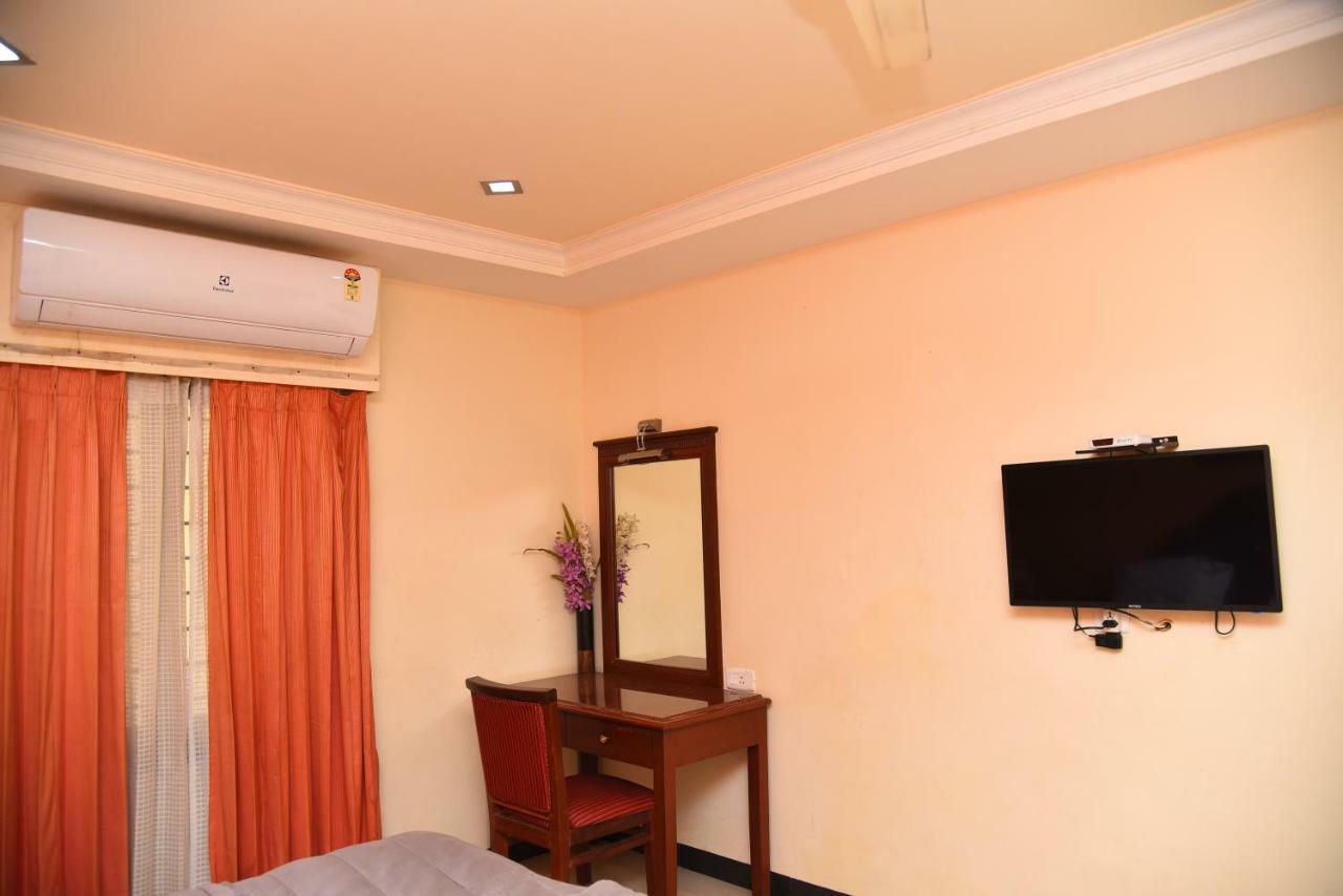 Hotel Subhalakshmi Palace Karaikudi Kültér fotó