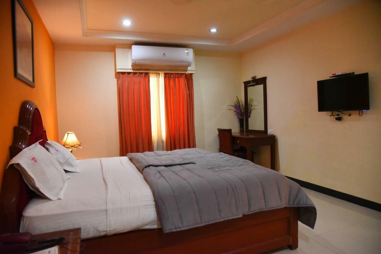 Hotel Subhalakshmi Palace Karaikudi Kültér fotó