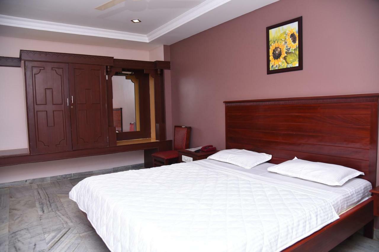 Hotel Subhalakshmi Palace Karaikudi Kültér fotó